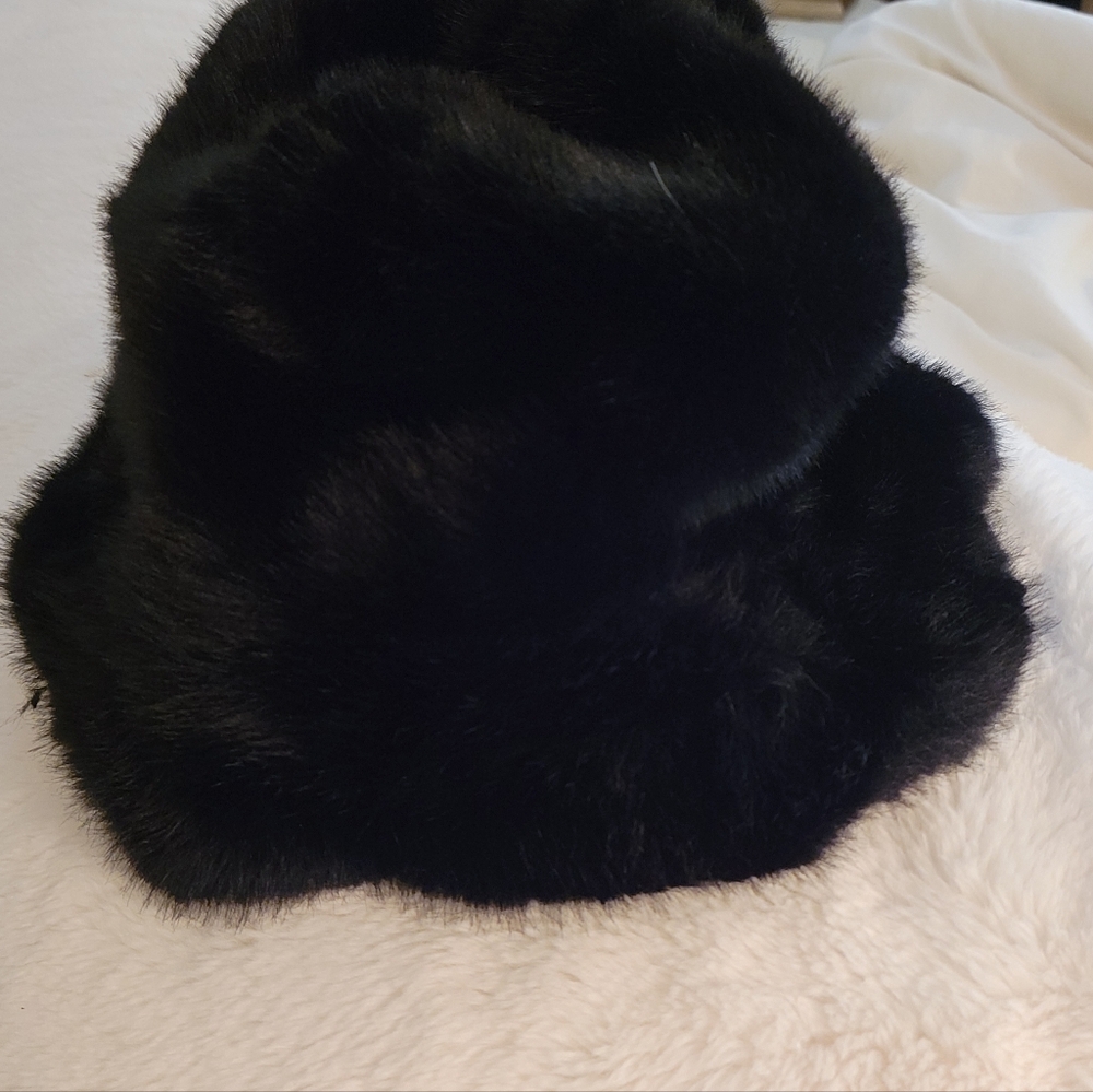 House Of Harlow Bucket Hat- Black